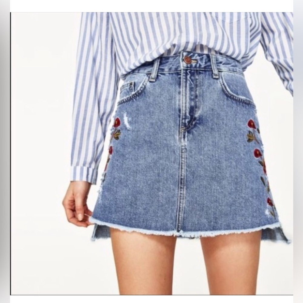 Zara Basic Denim Floral Embroidered Raw Hem Distressed Mini Skirt Size XS Fairy
